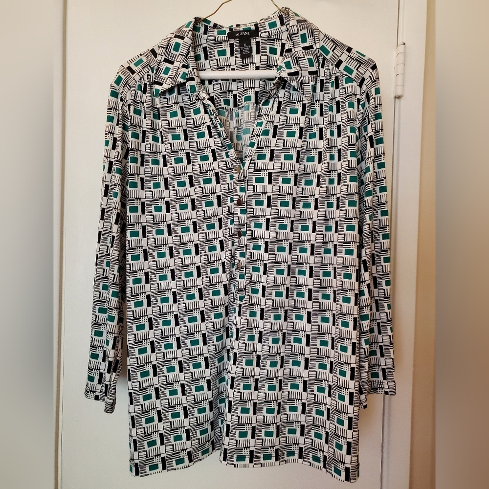 Women's long sleeve button down blouse